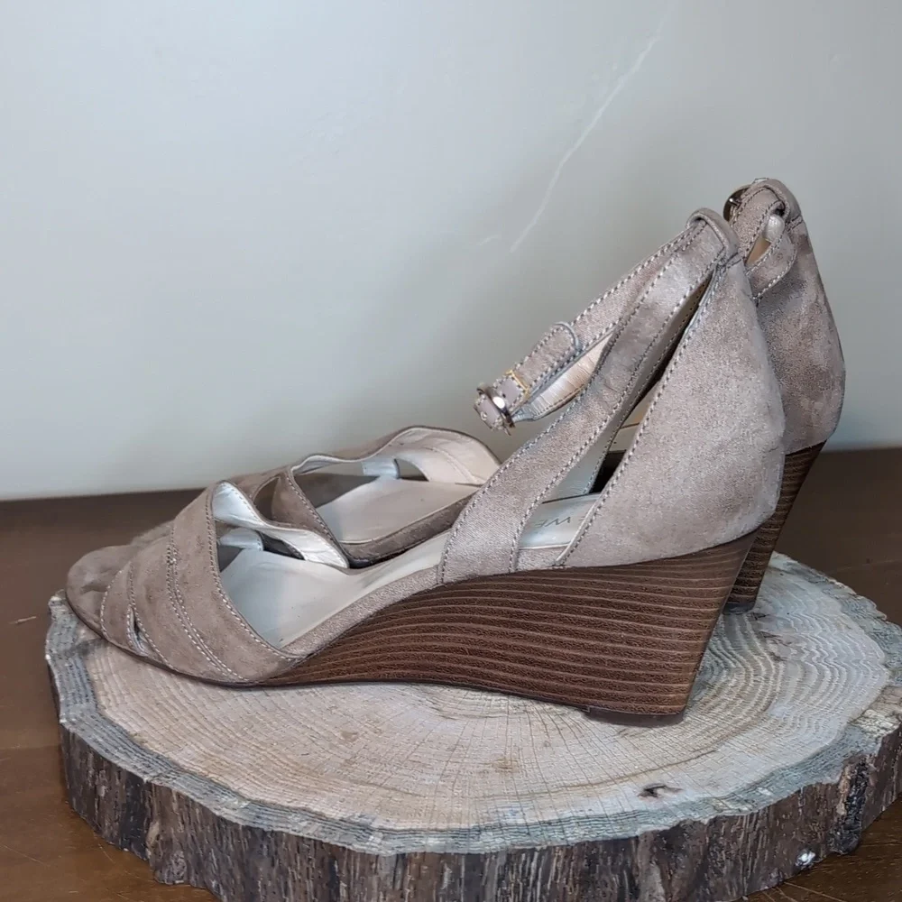 NINE WEST Tan Suede wedge heel Sz 9M